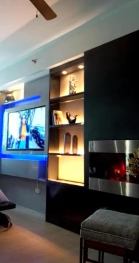 Modern Place Of Style Manila Bagian luar foto