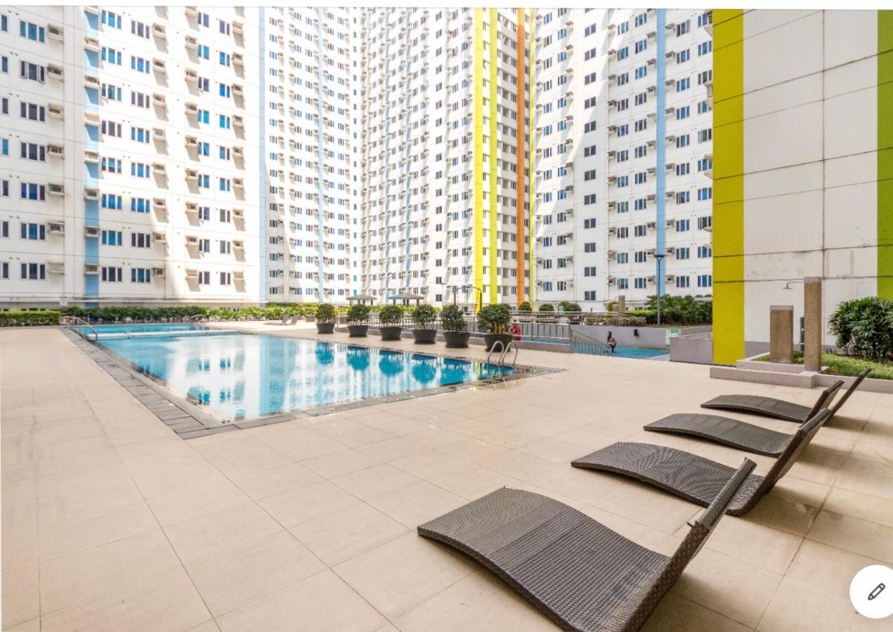 Modern Place Of Style Manila Bagian luar foto